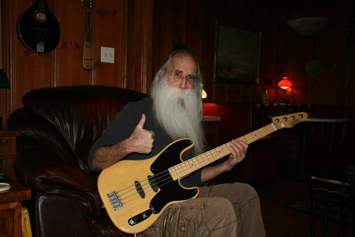 O baixista que você já ouviu (mas talvez não conheça) 🎸